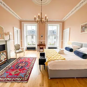  Apartment Remarkable 5br Townhouse With Garden, Sleeps 12