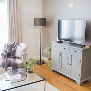  Apartment Modern & - Two Bedroom & Two Bathroom United Kingdom